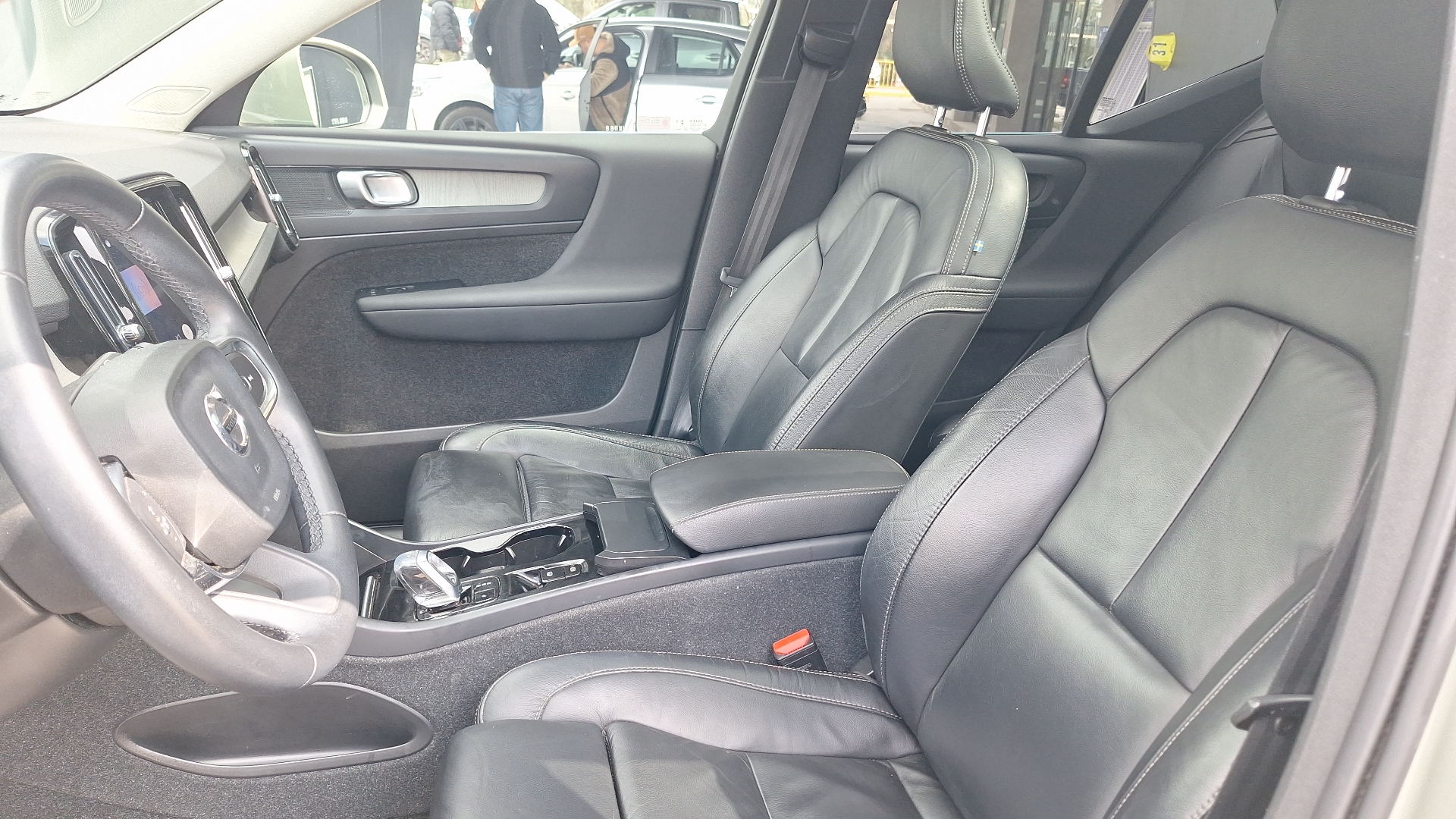 Volvo XC40 — foto 15 de 16