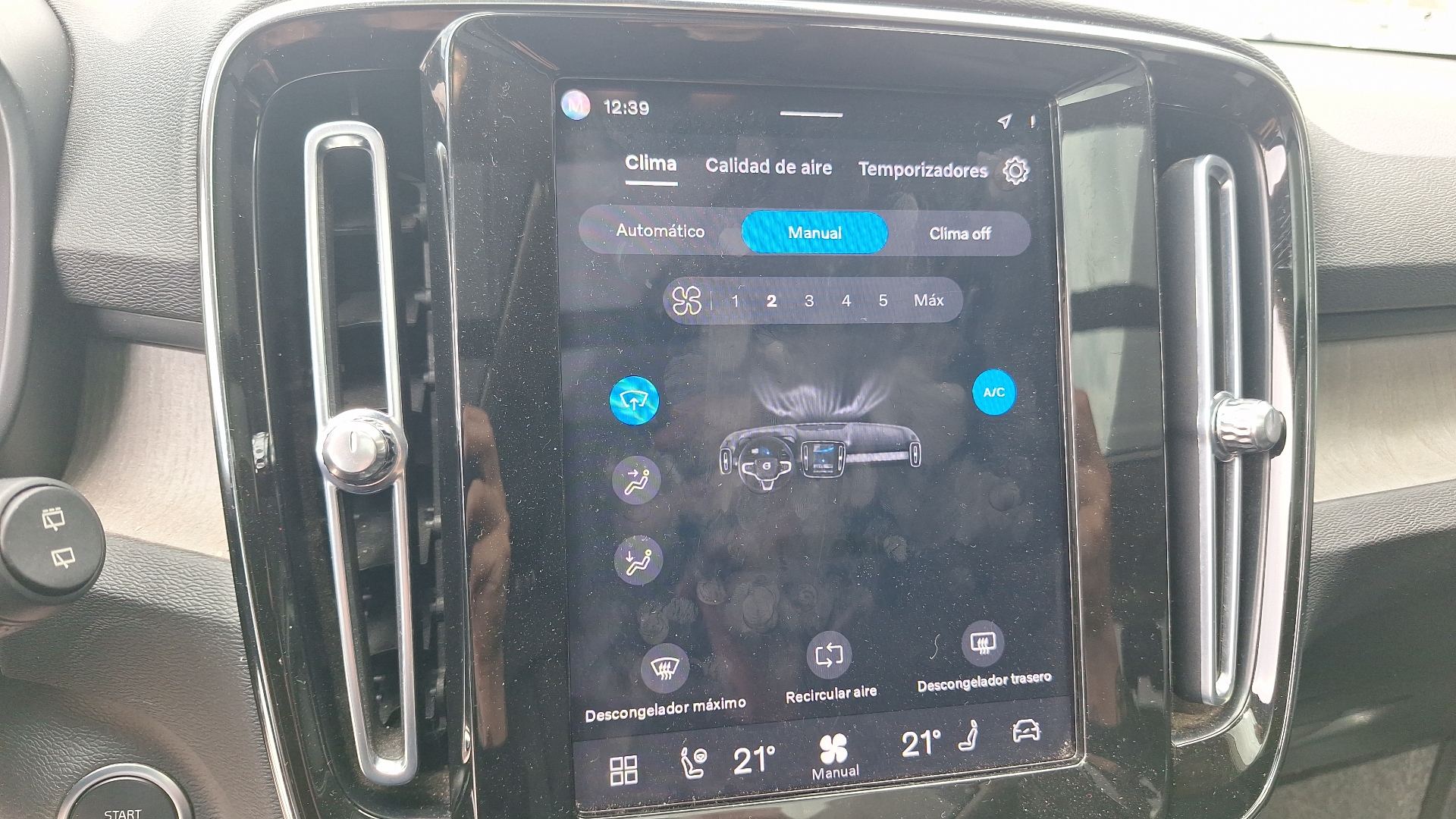 Volvo XC40 — foto 16 de 16