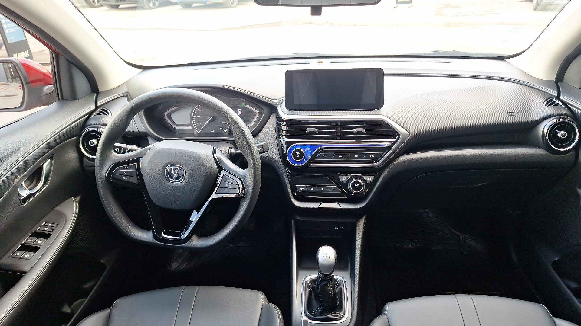 Changan Alsvin — foto 6 de 15