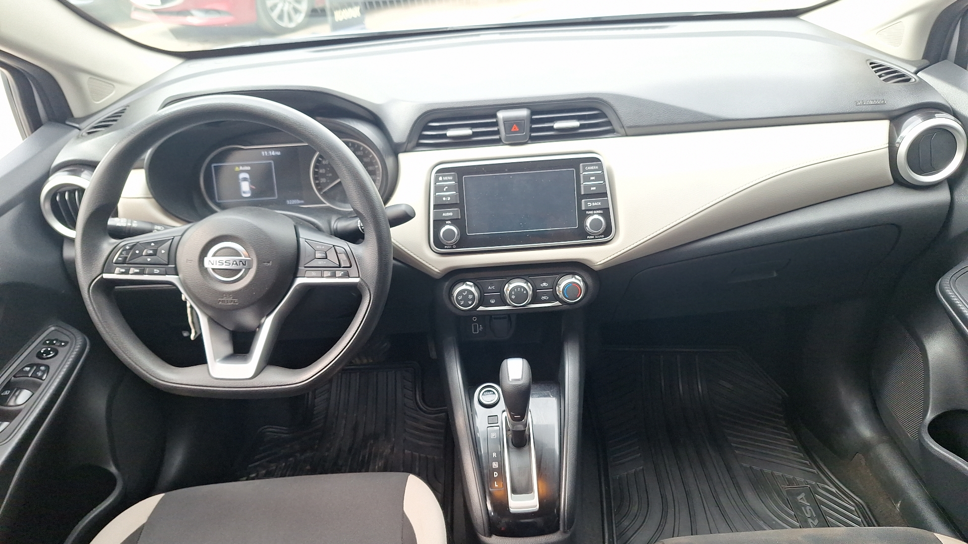 Nissan Versa — foto 6 de 15