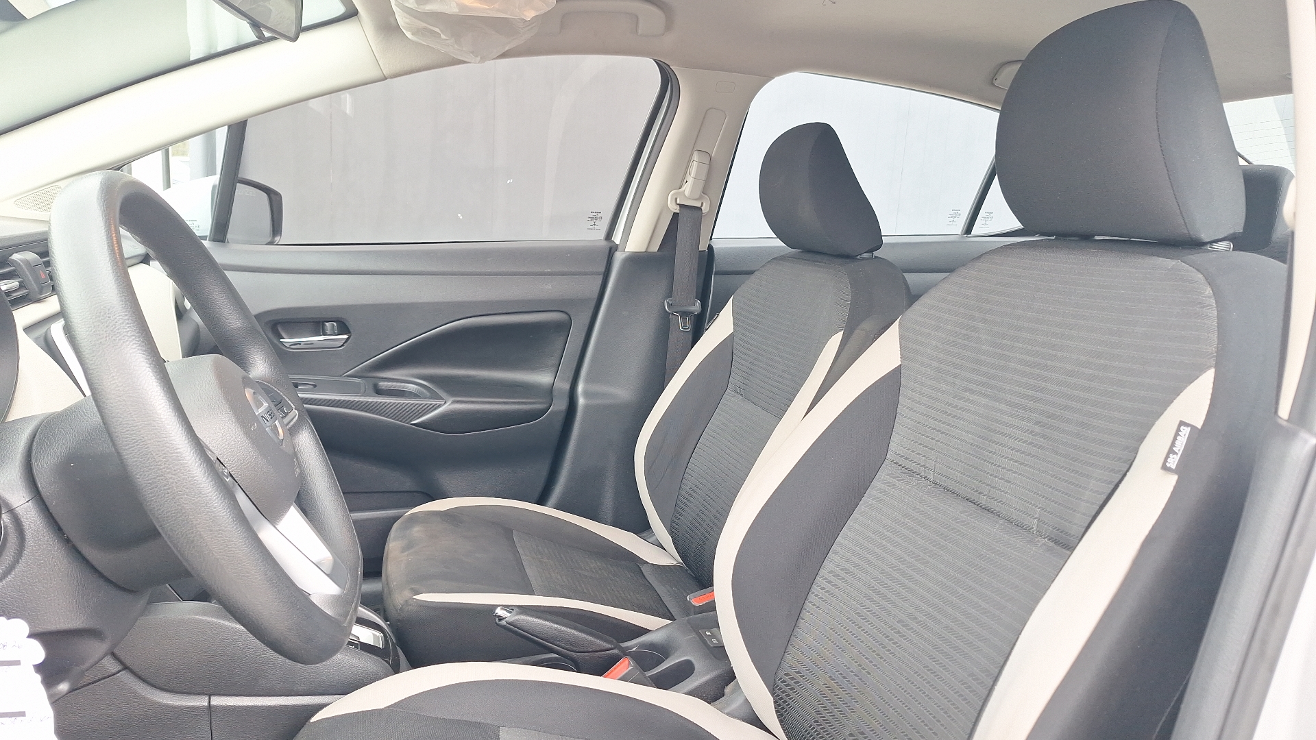 Nissan Versa — foto 14 de 15