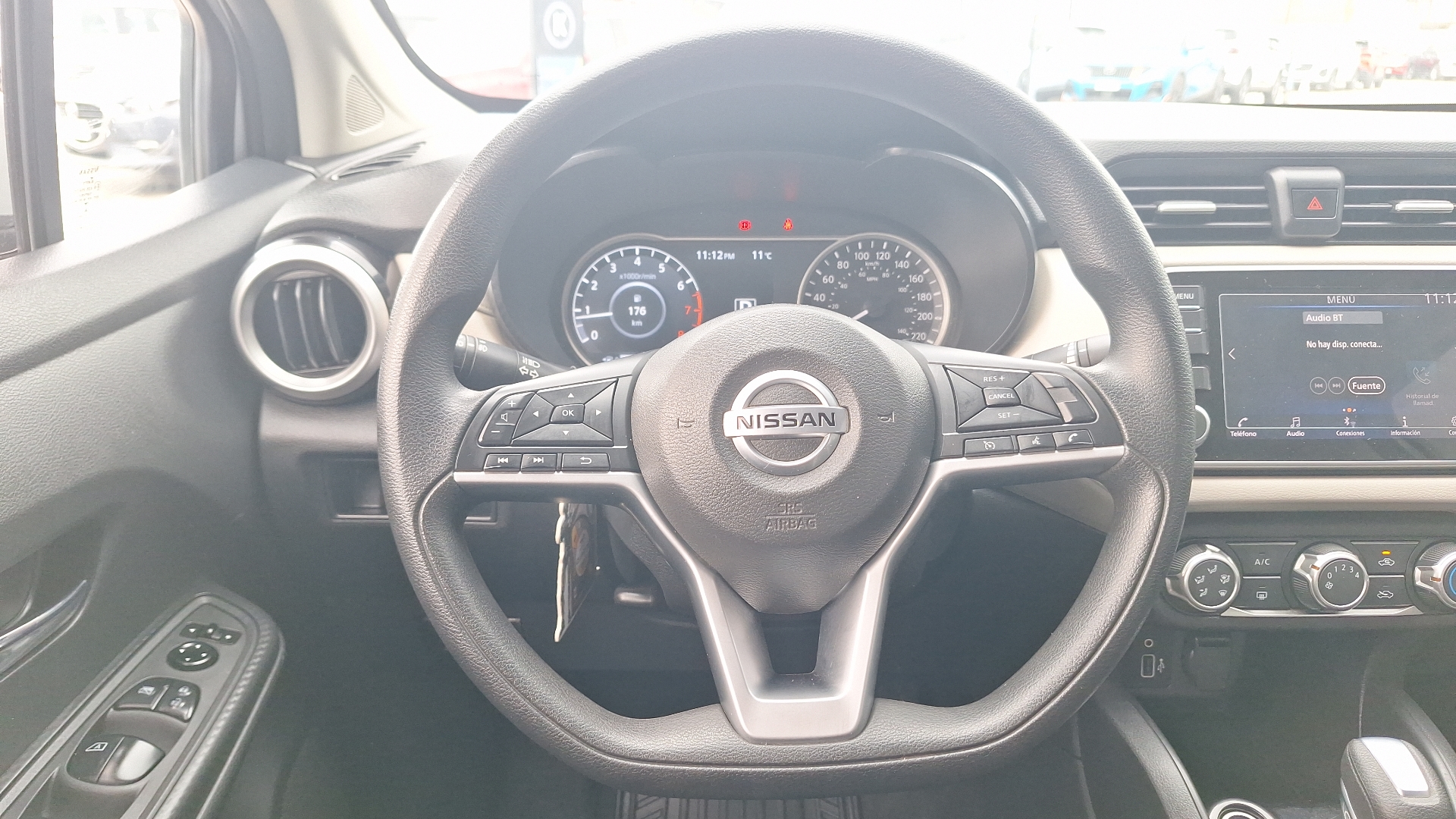 Nissan Versa — foto 8 de 15