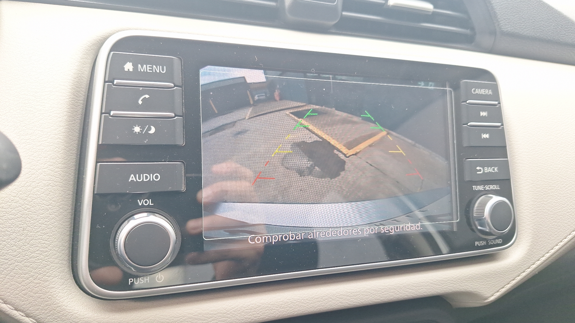 Nissan Versa — foto 12 de 15