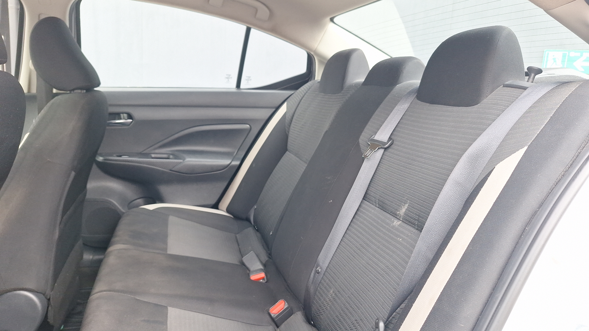Nissan Versa — foto 13 de 15