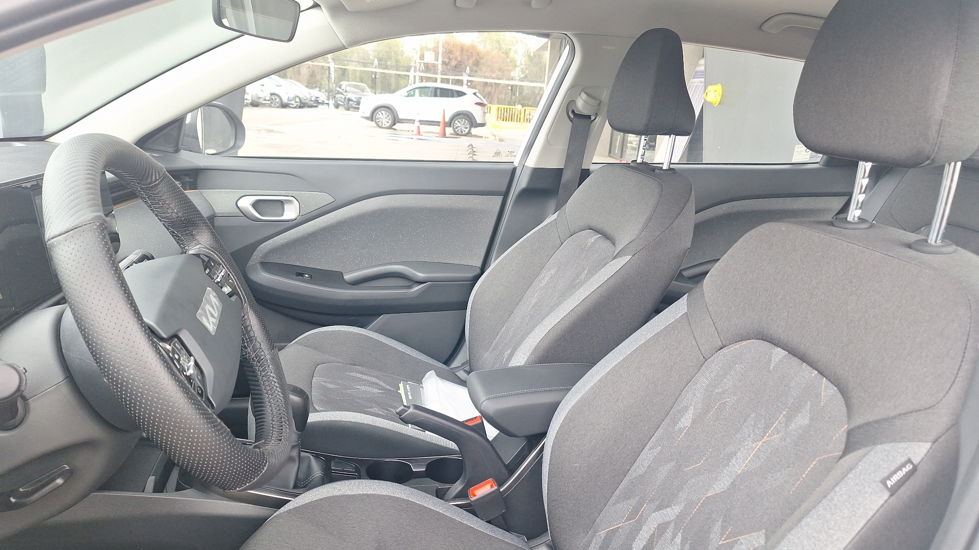KIA K3 Cross — foto 14 de 15