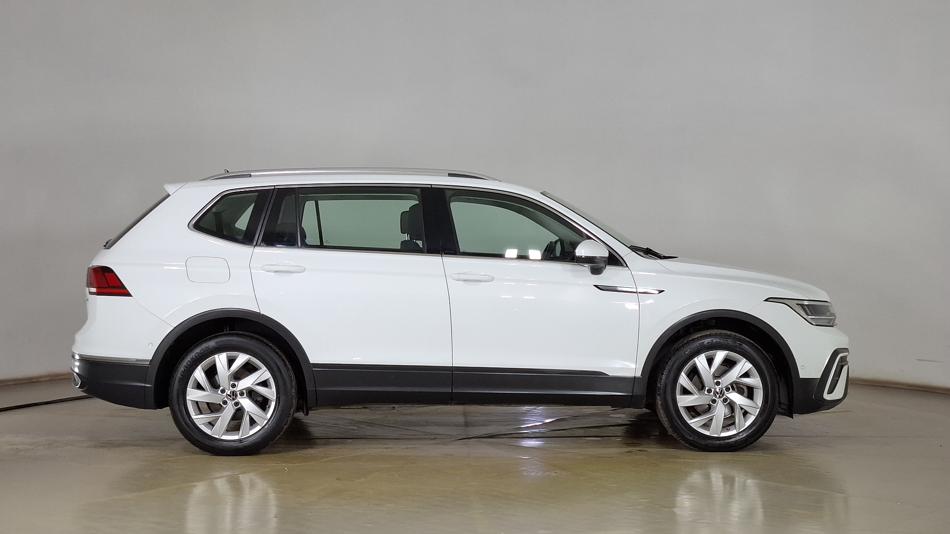 Volkswagen Tiguan — foto 4 de 17