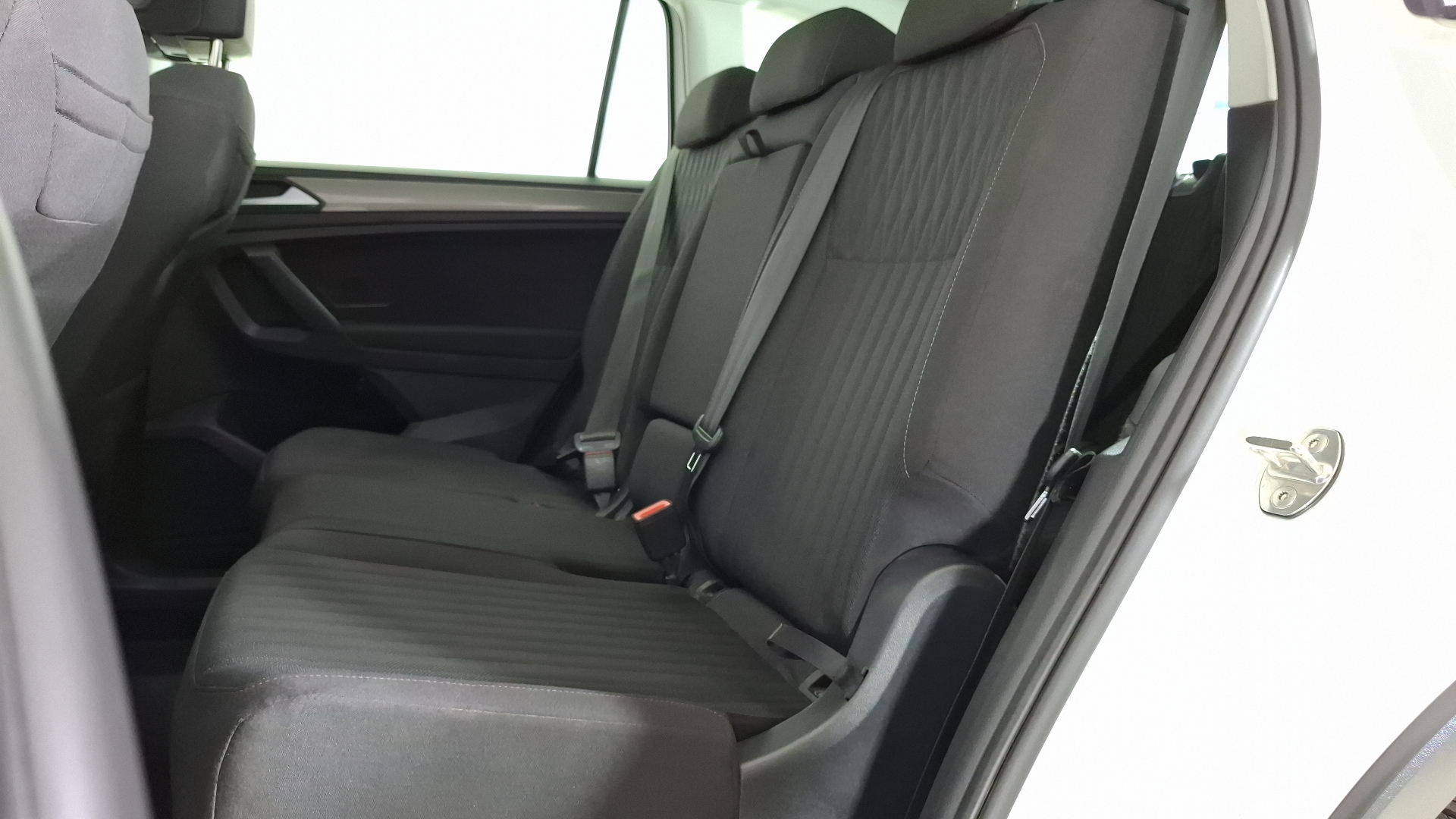 Volkswagen Tiguan — foto 14 de 17