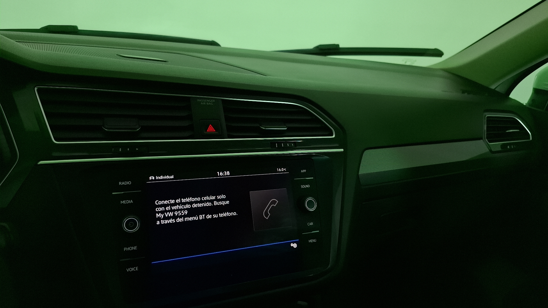 Volkswagen Tiguan — foto 10 de 17