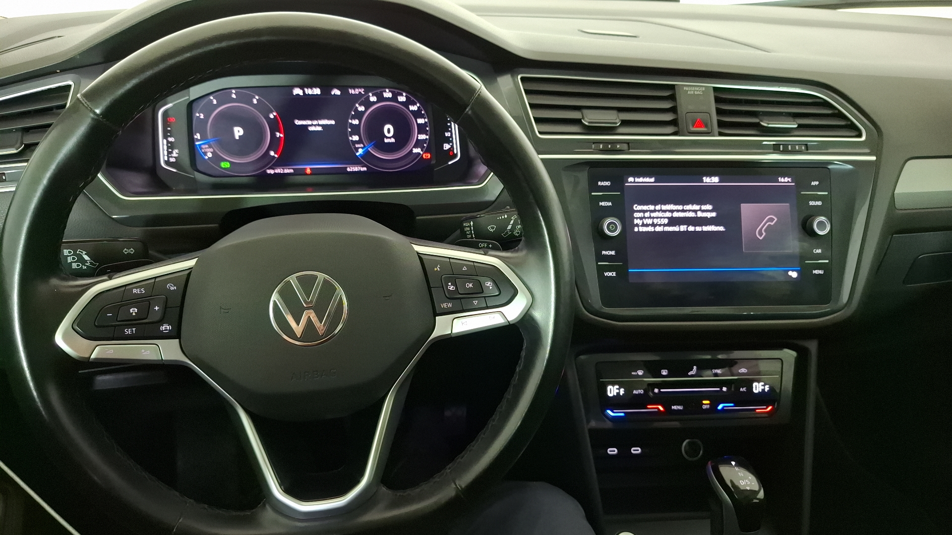 Volkswagen Tiguan — foto 8 de 17