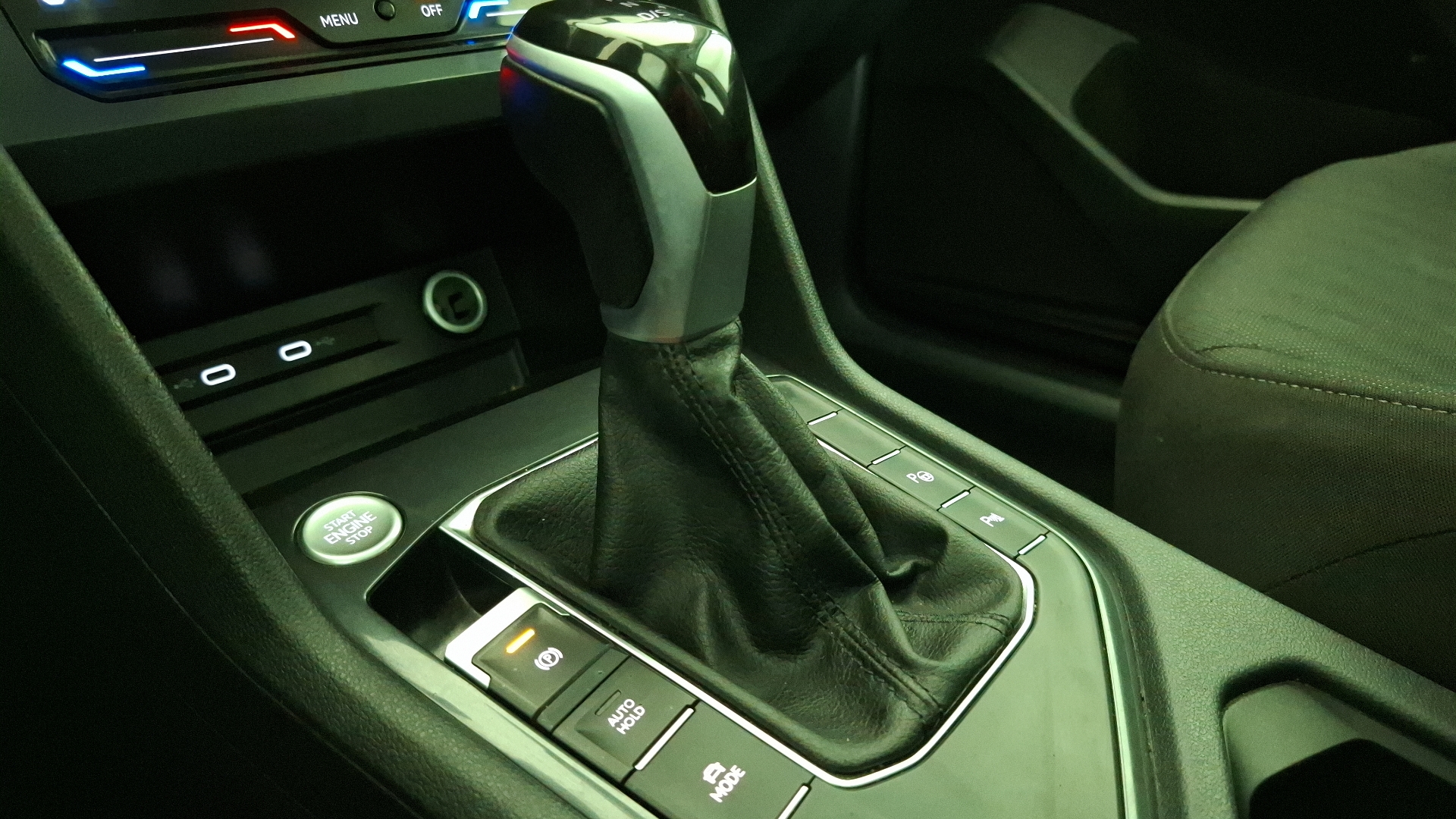 Volkswagen Tiguan — foto 11 de 17