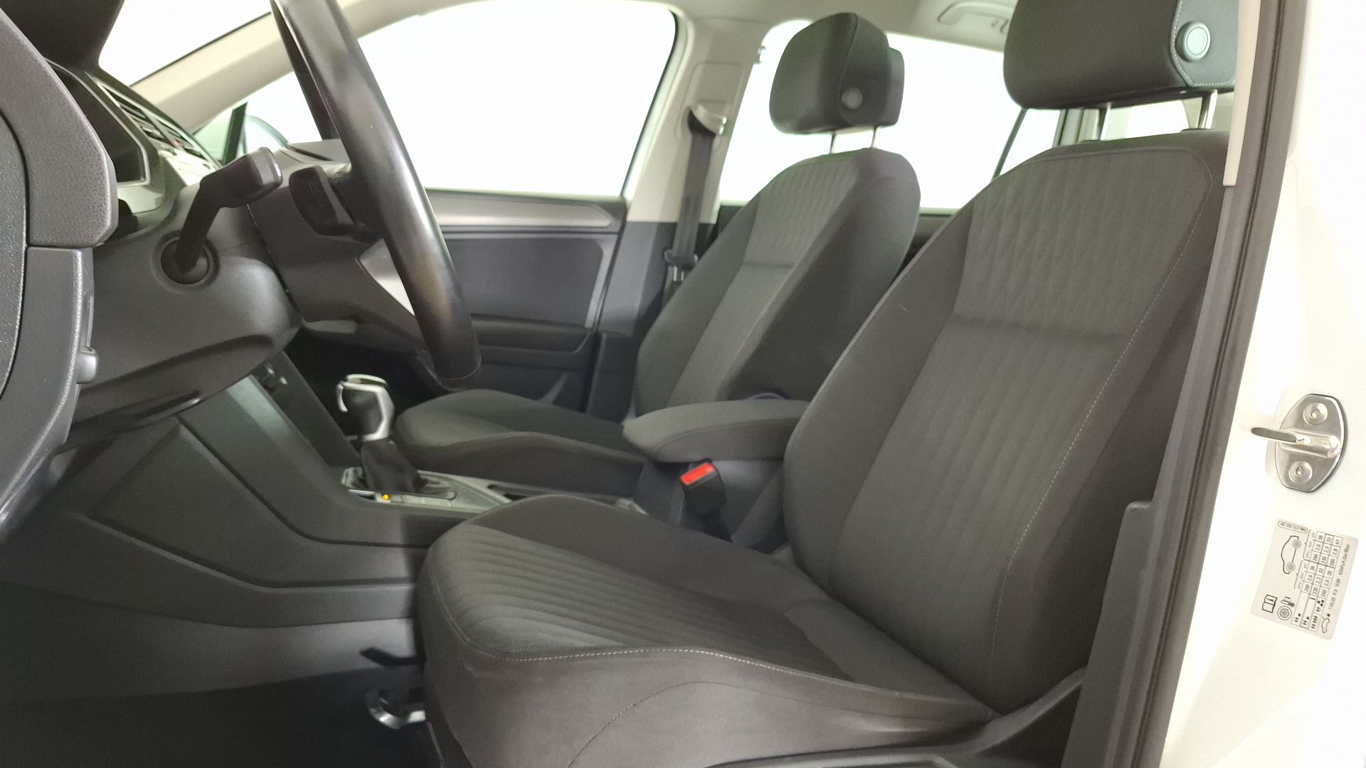 Volkswagen Tiguan — foto 13 de 17