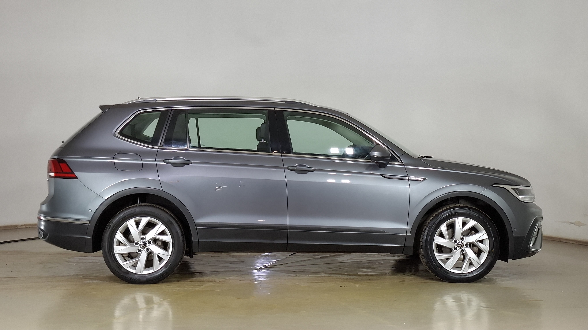 Volkswagen Tiguan — foto 4 de 17