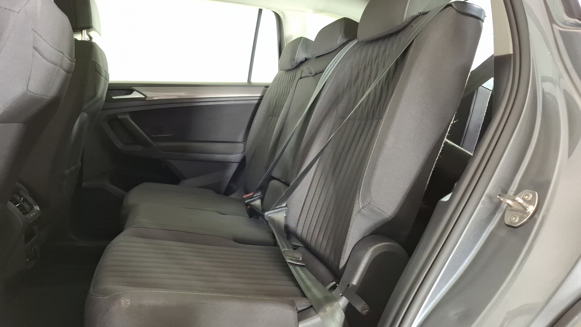 Volkswagen Tiguan — foto 14 de 17