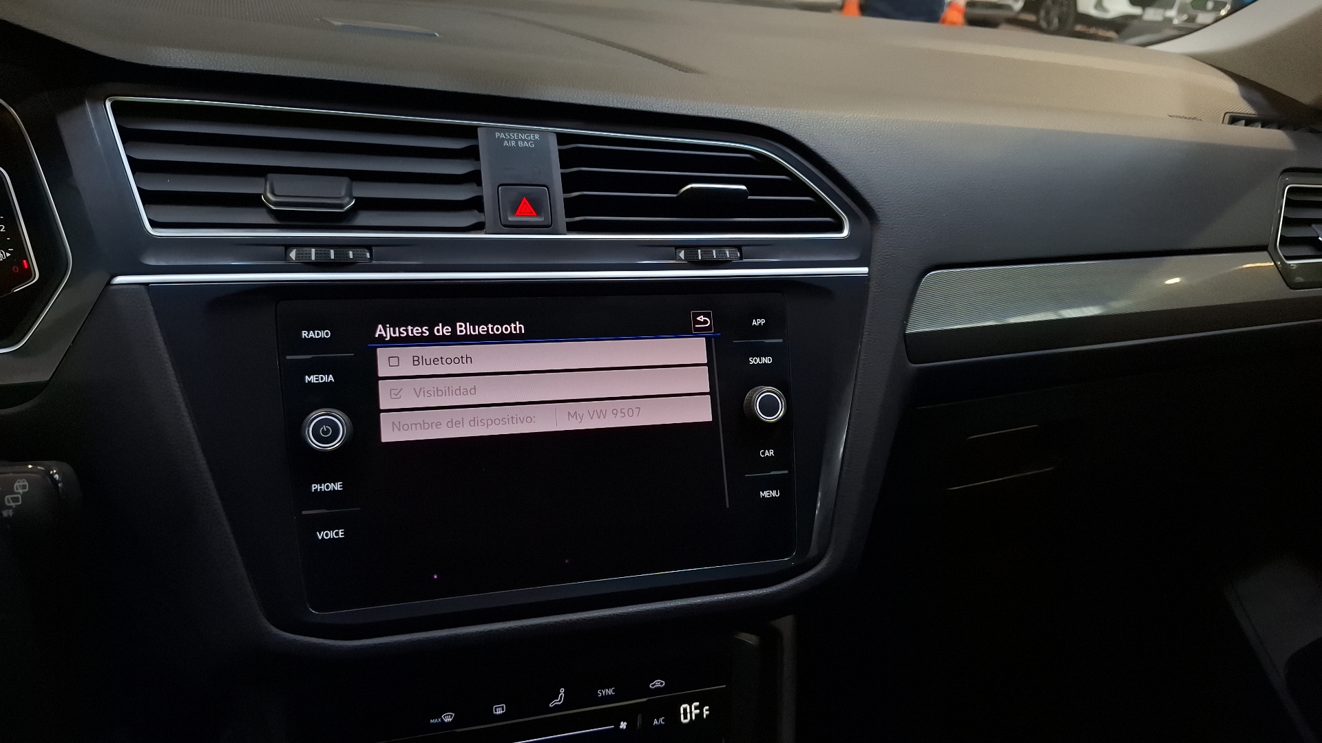 Volkswagen Tiguan — foto 10 de 17