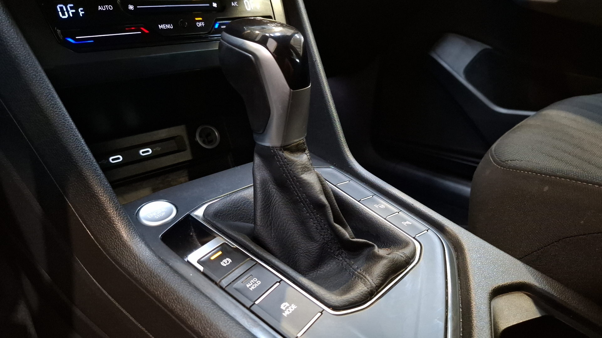 Volkswagen Tiguan — foto 11 de 17