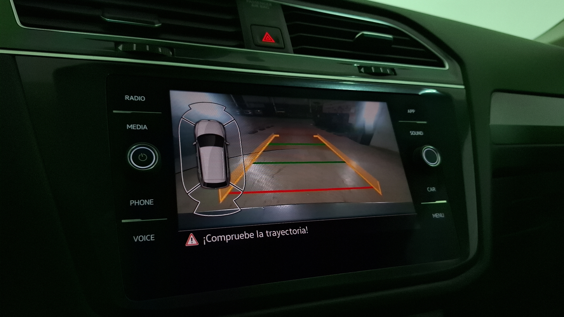 Volkswagen Tiguan — foto 12 de 17
