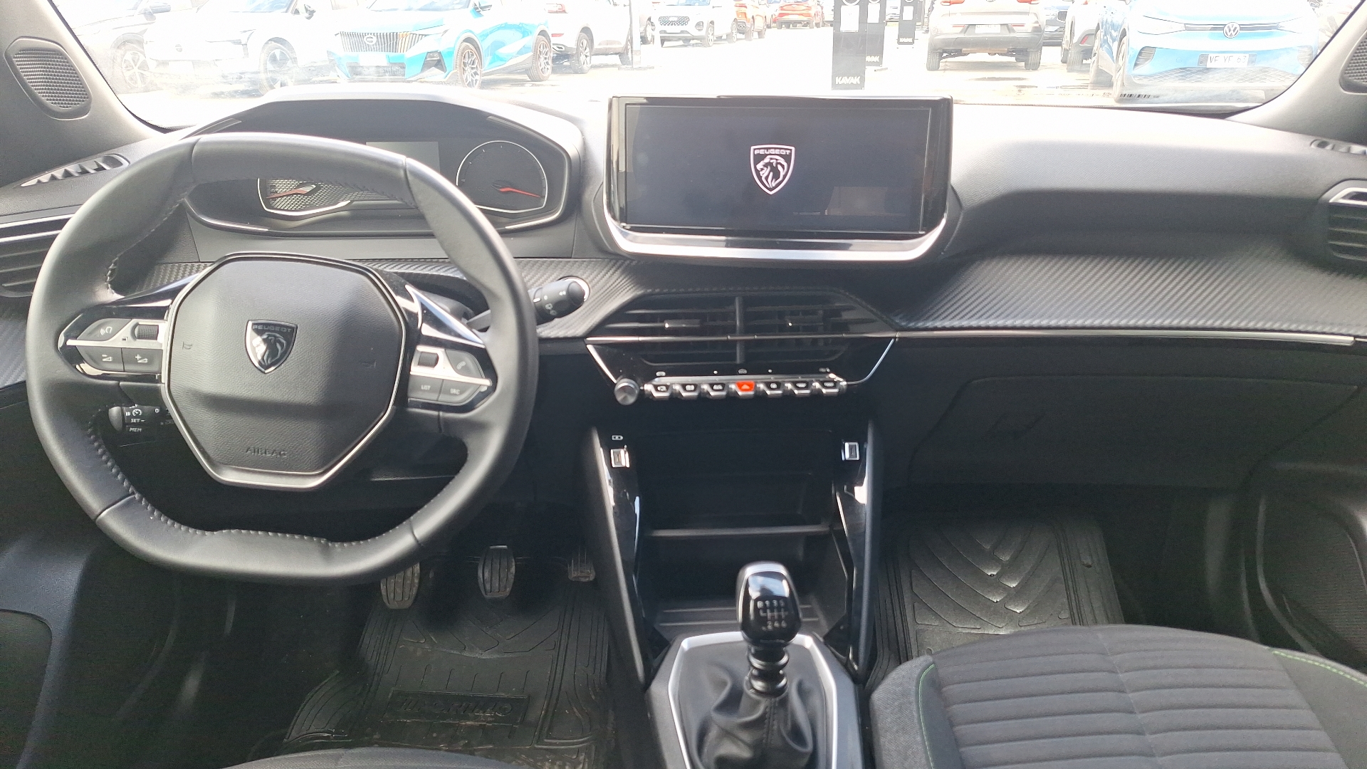 Peugeot 2008 — foto 6 de 15