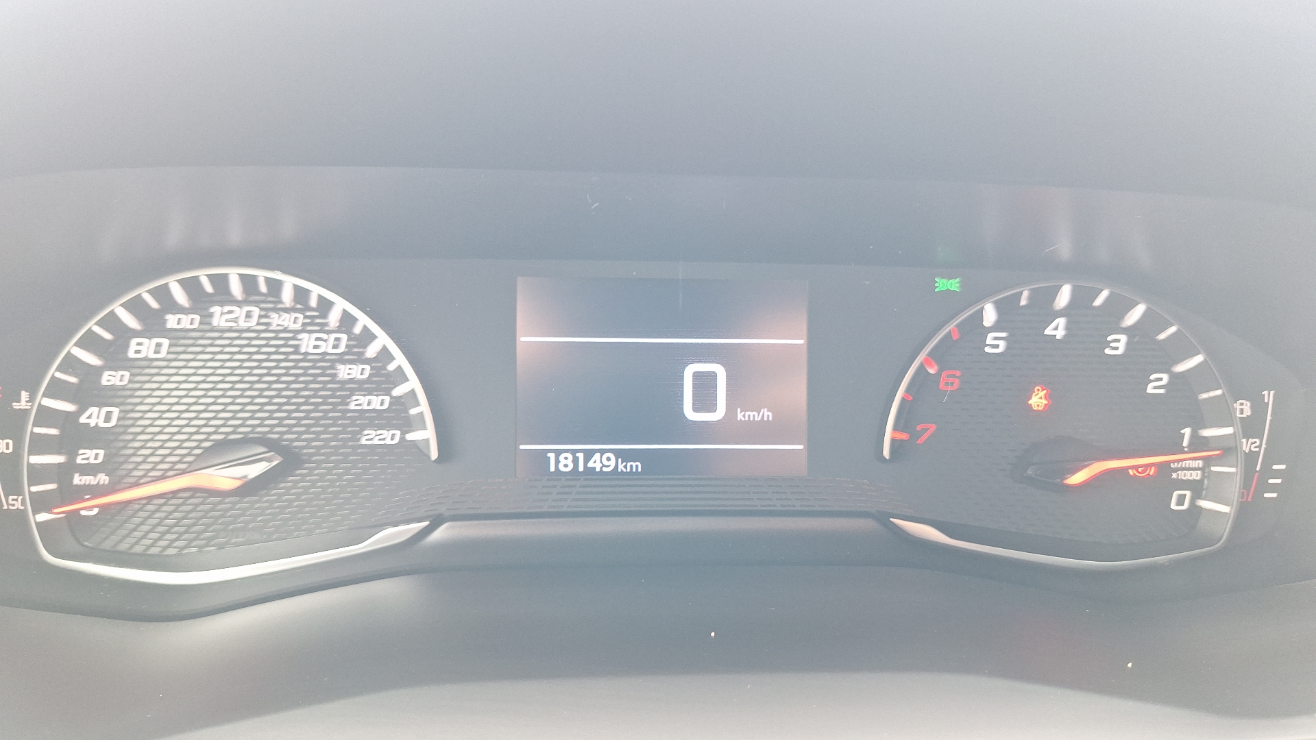 Peugeot 2008 — foto 9 de 15
