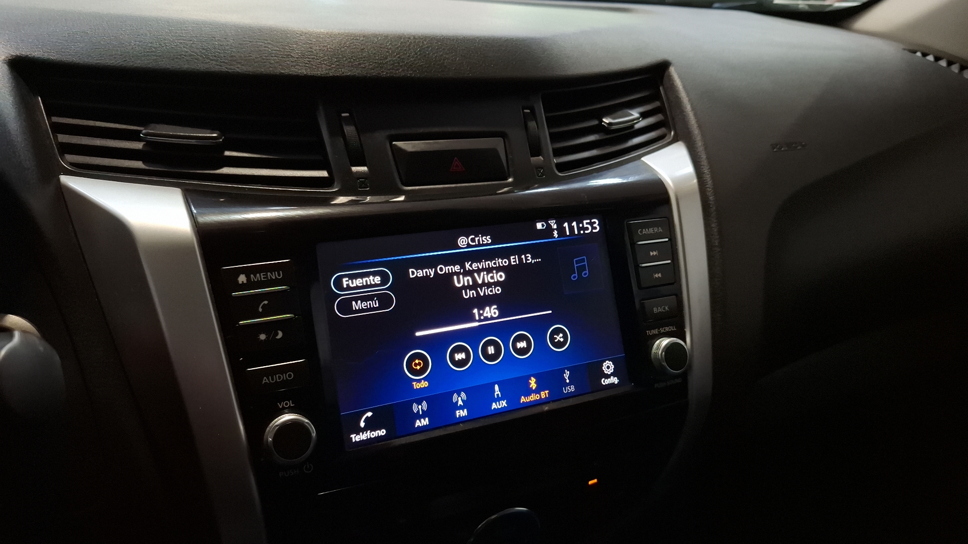Nissan Navara — foto 10 de 17