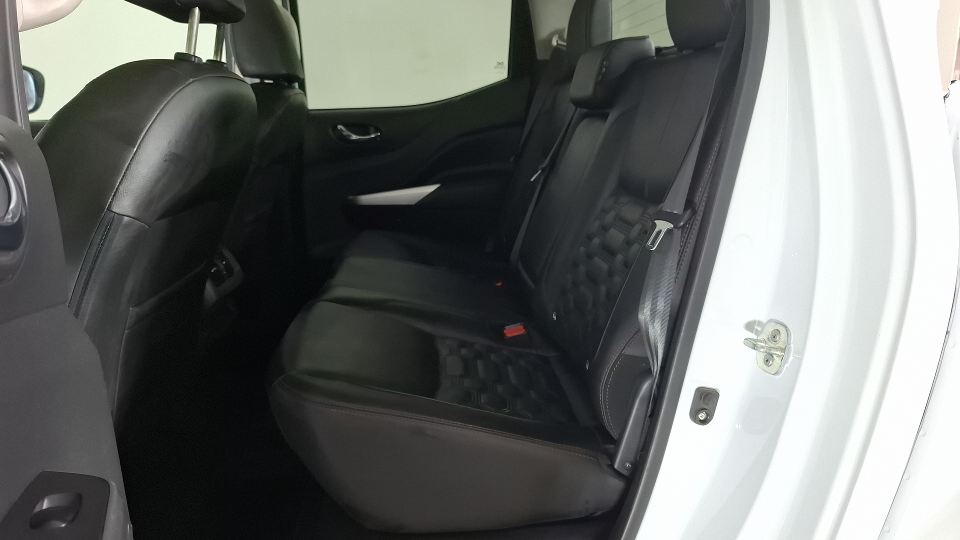 Nissan Navara — foto 15 de 17