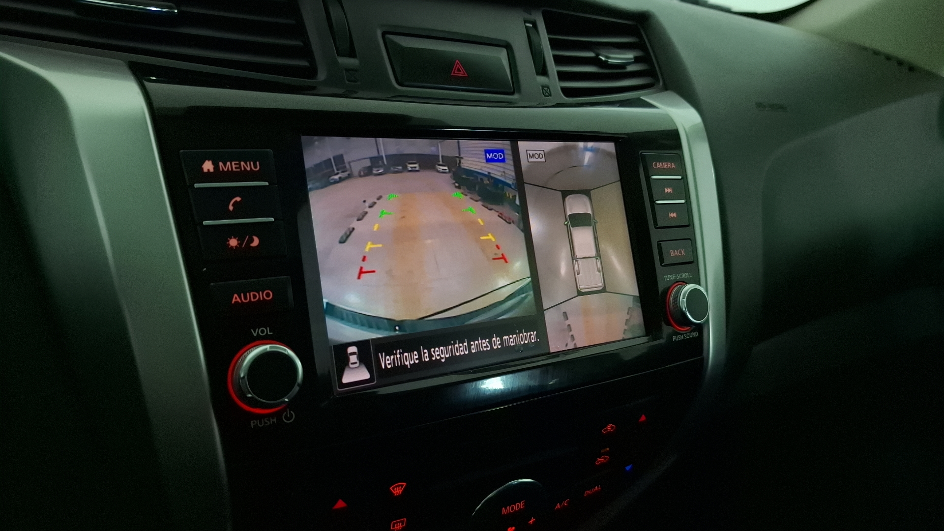 Nissan Navara — foto 12 de 17