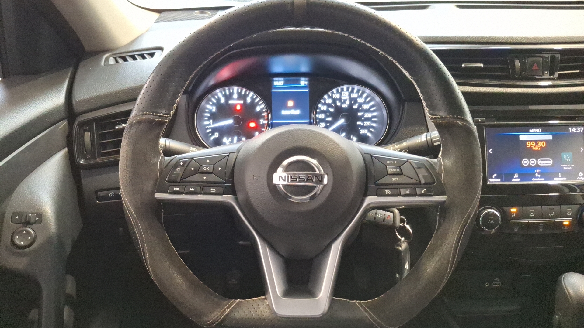 Nissan X-Trail — foto 9 de 17