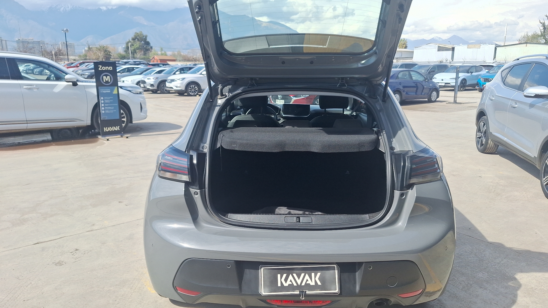 Peugeot 208 — foto 4 de 14