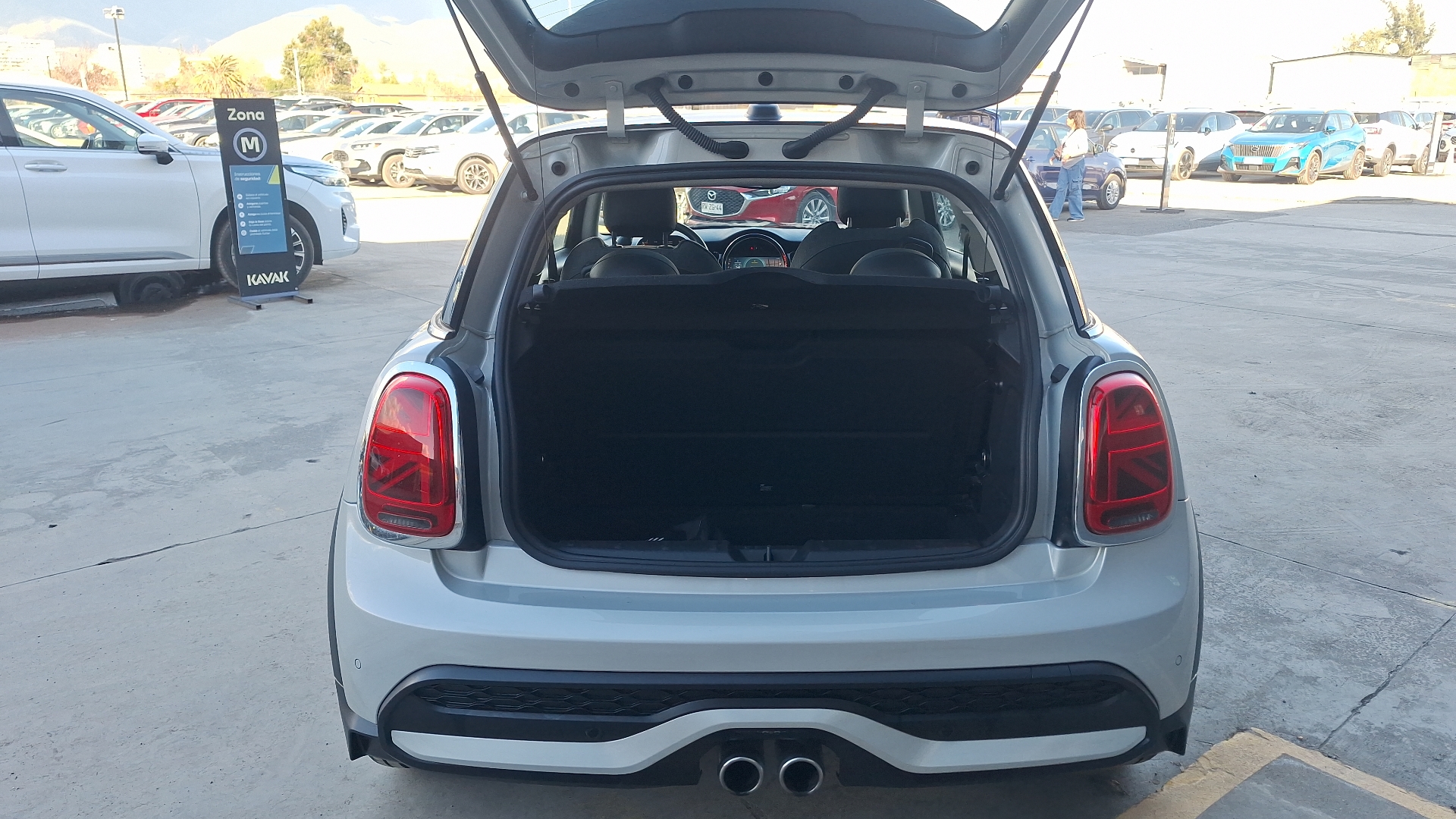 MINI Cooper — foto 4 de 16