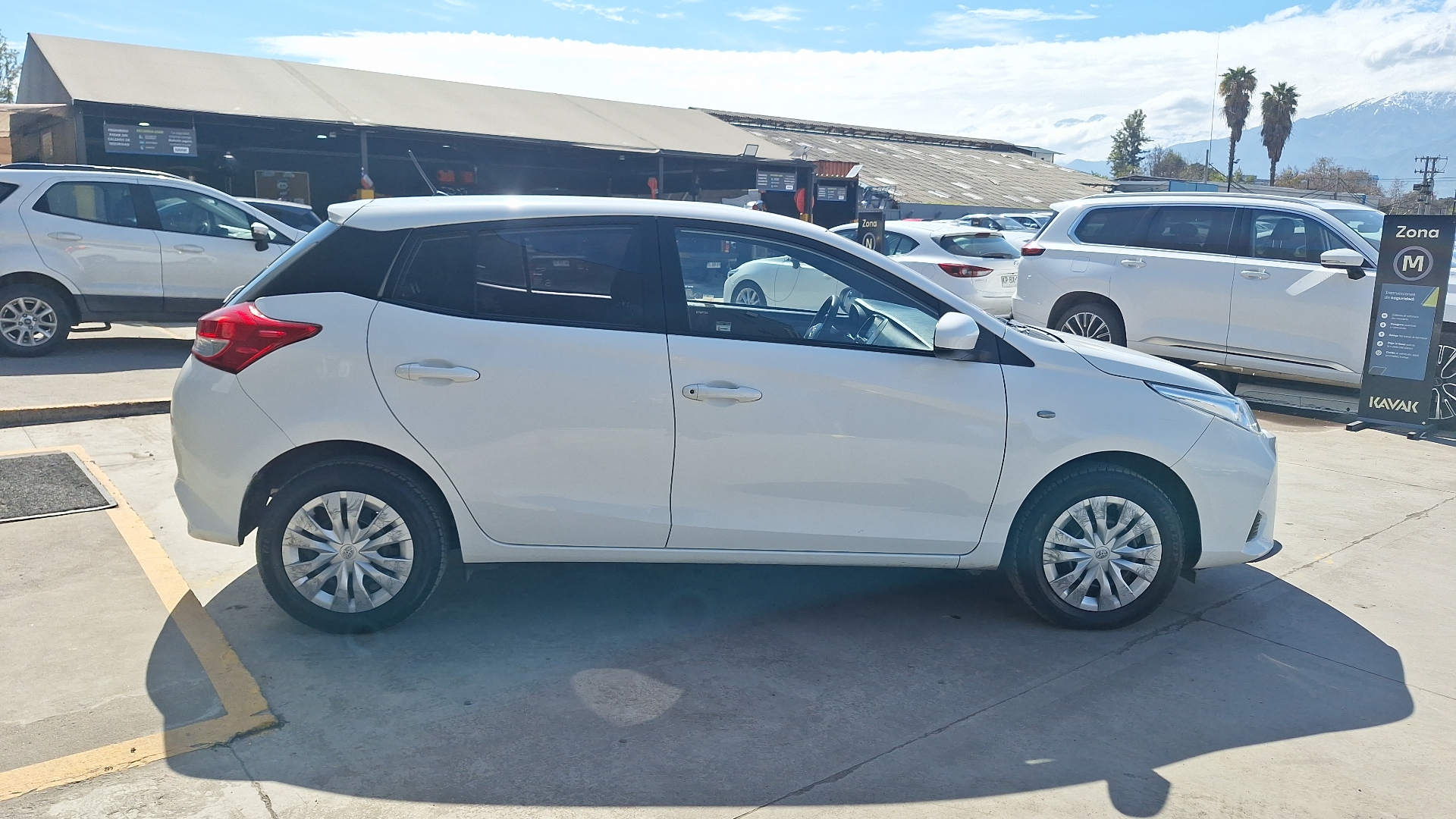 Toyota Yaris — foto 5 de 15