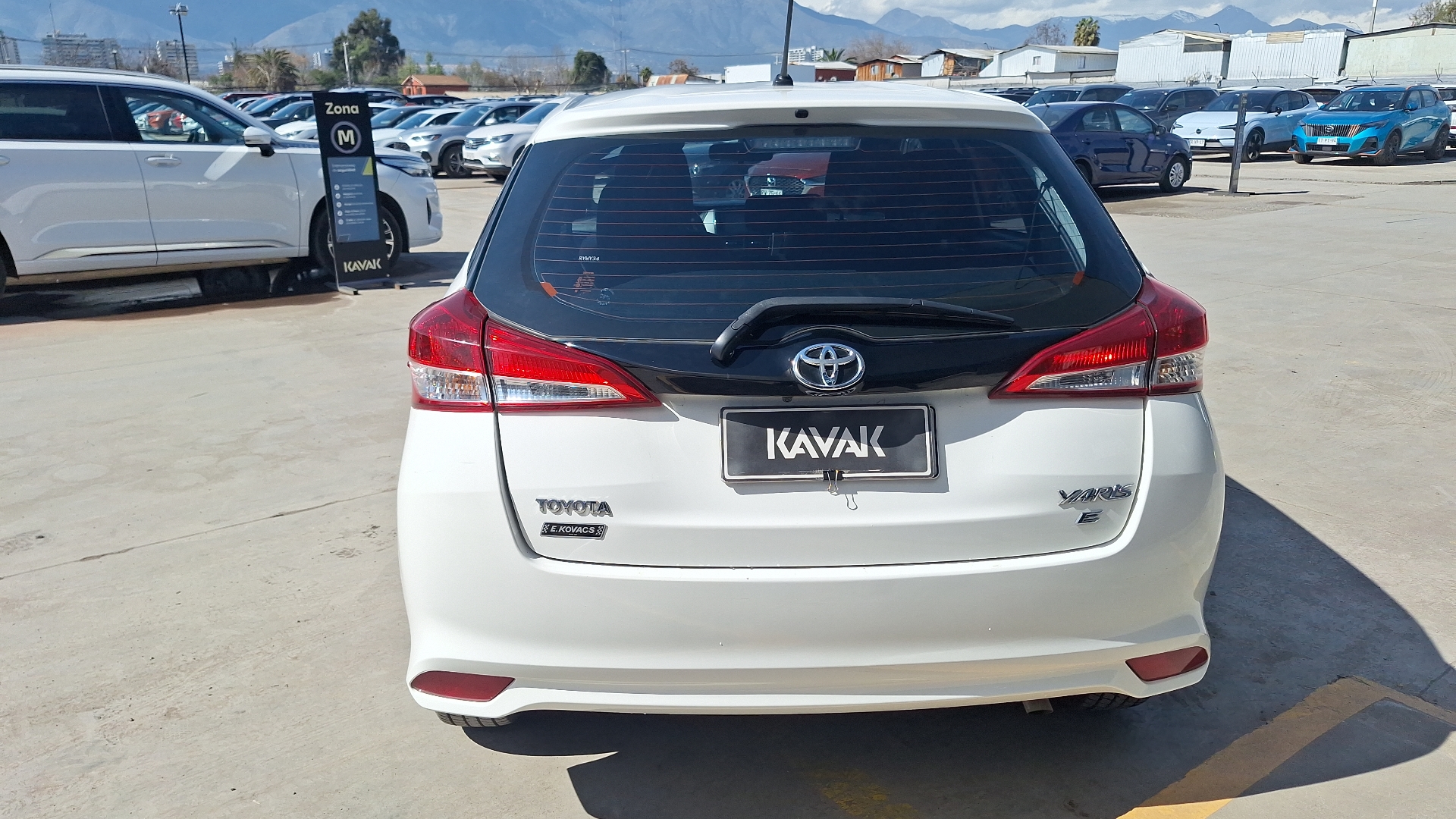 Toyota Yaris — foto 3 de 15