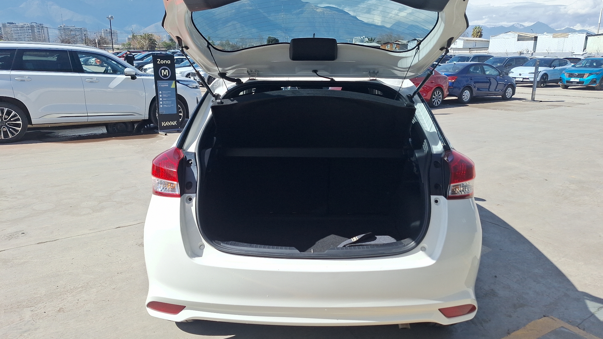 Toyota Yaris — foto 4 de 15