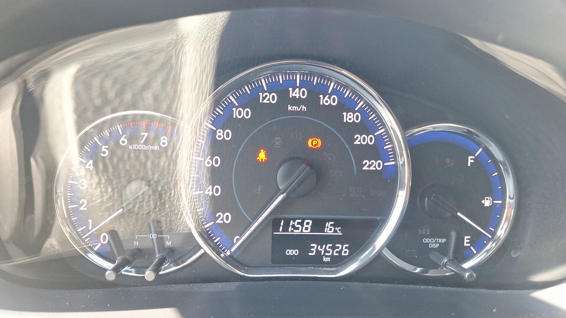 Toyota Yaris — foto 9 de 15