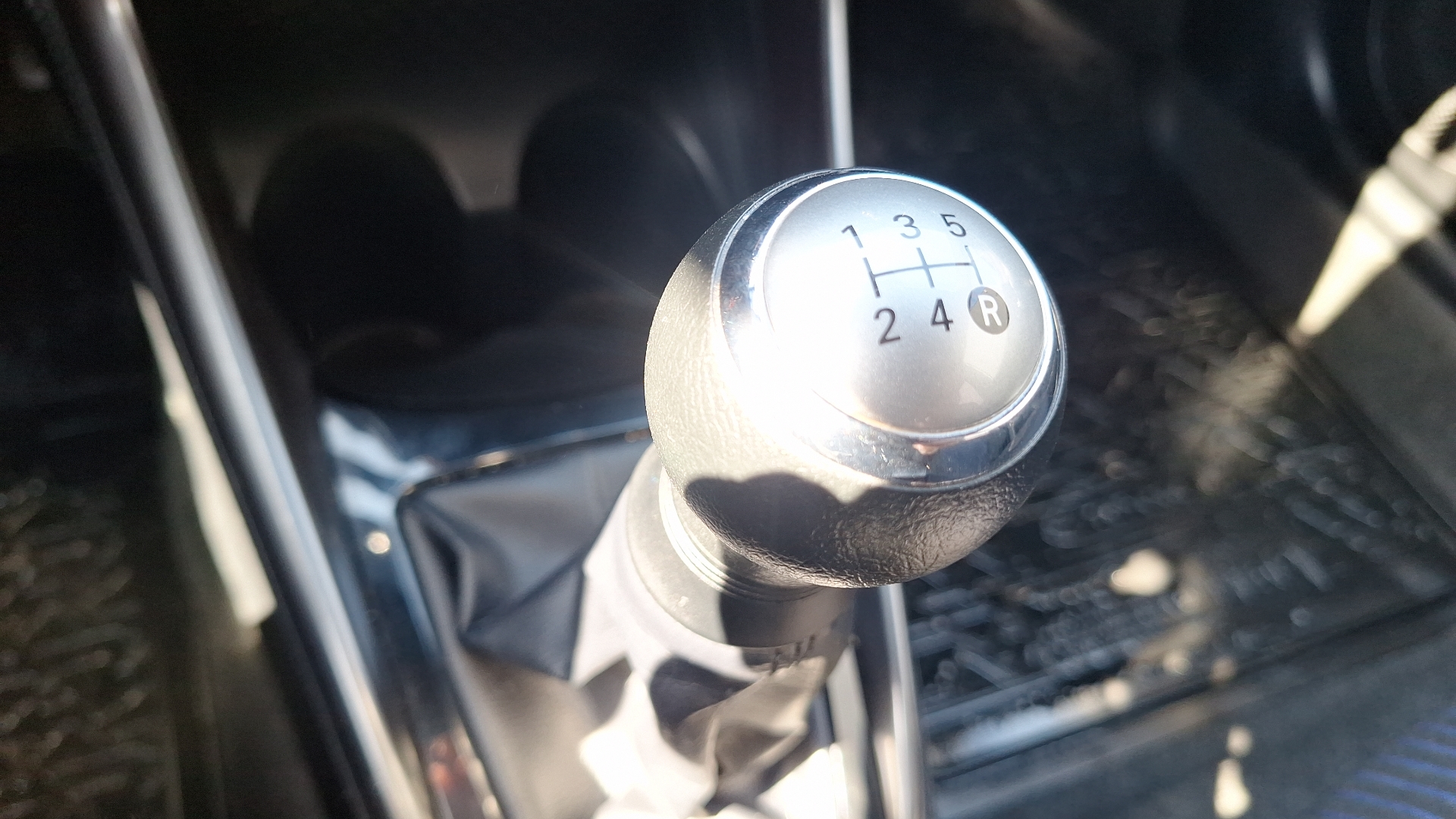 Toyota Yaris — foto 11 de 15