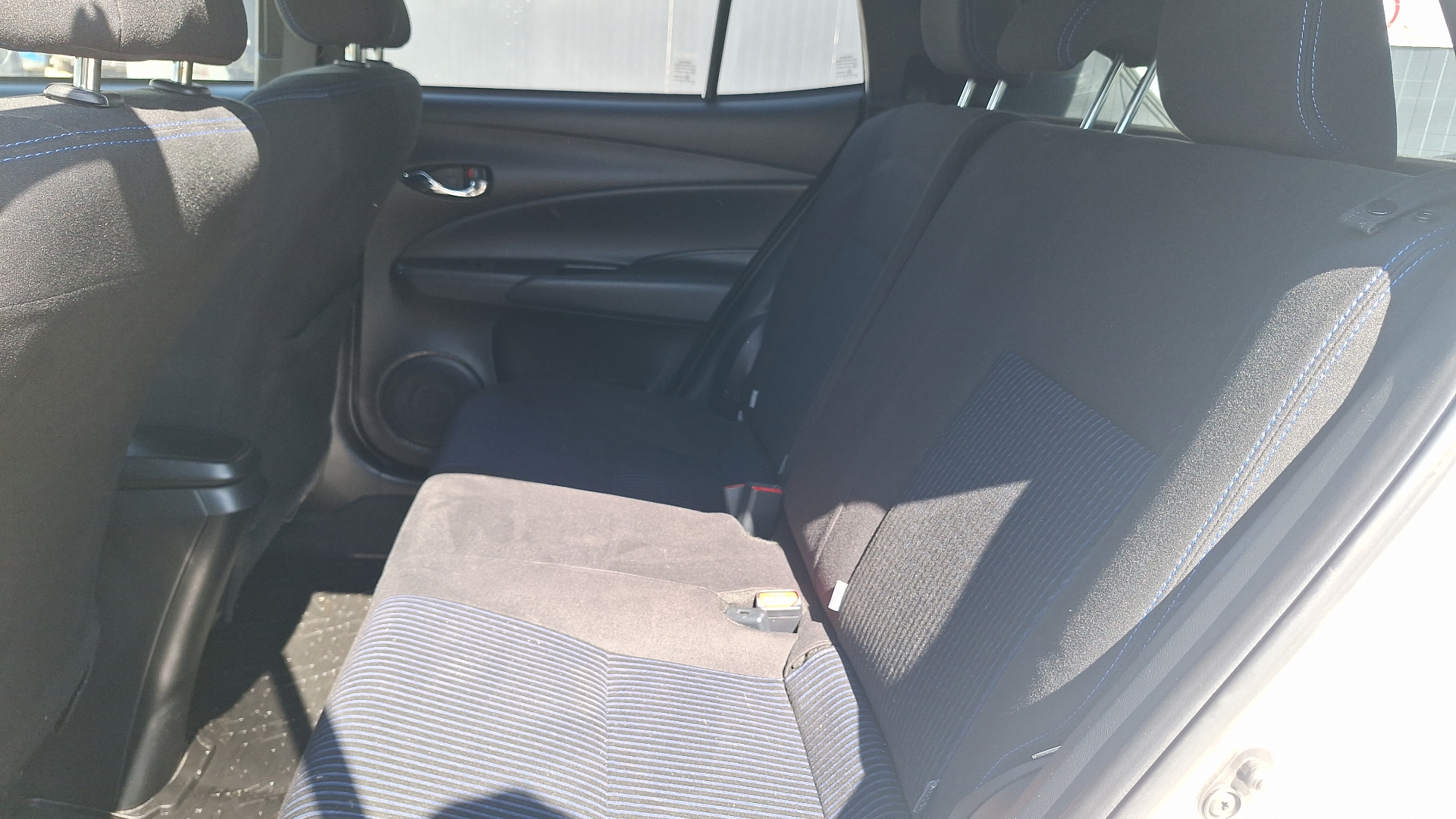 Toyota Yaris — foto 13 de 15