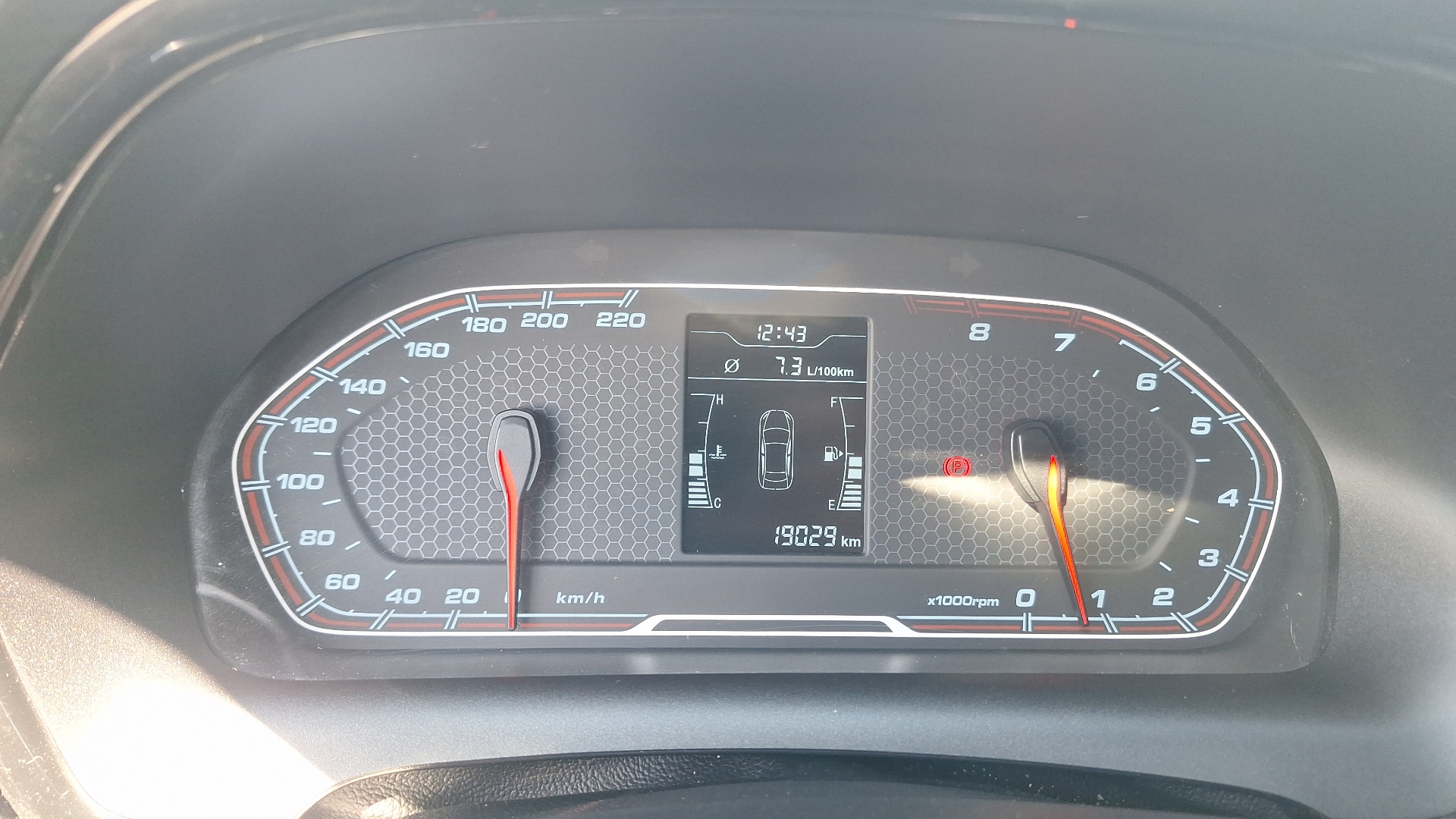 Chery Tiggo 2 — foto 9 de 15