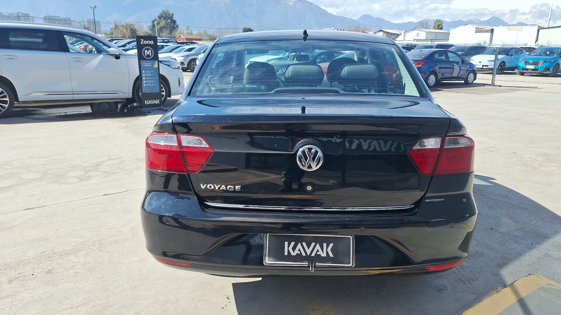 Volkswagen Voyage — foto 3 de 14
