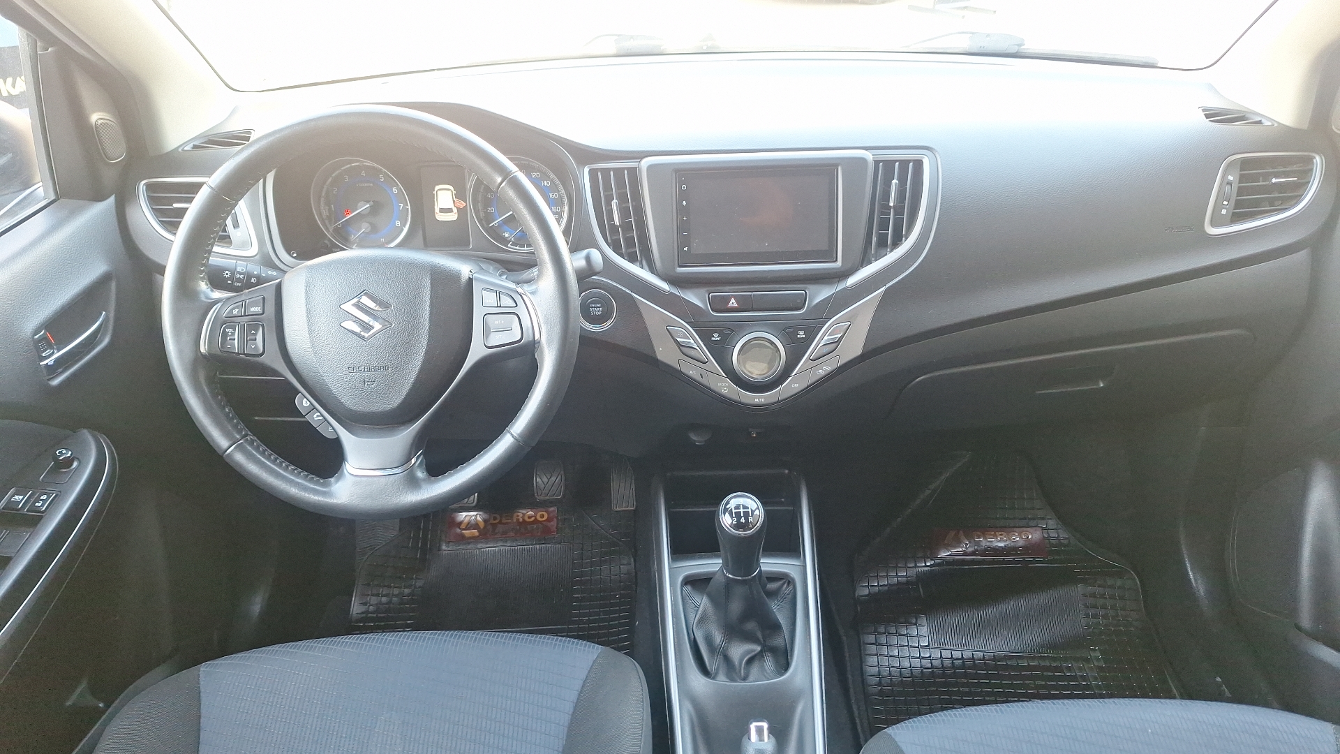 Suzuki Baleno — foto 6 de 15