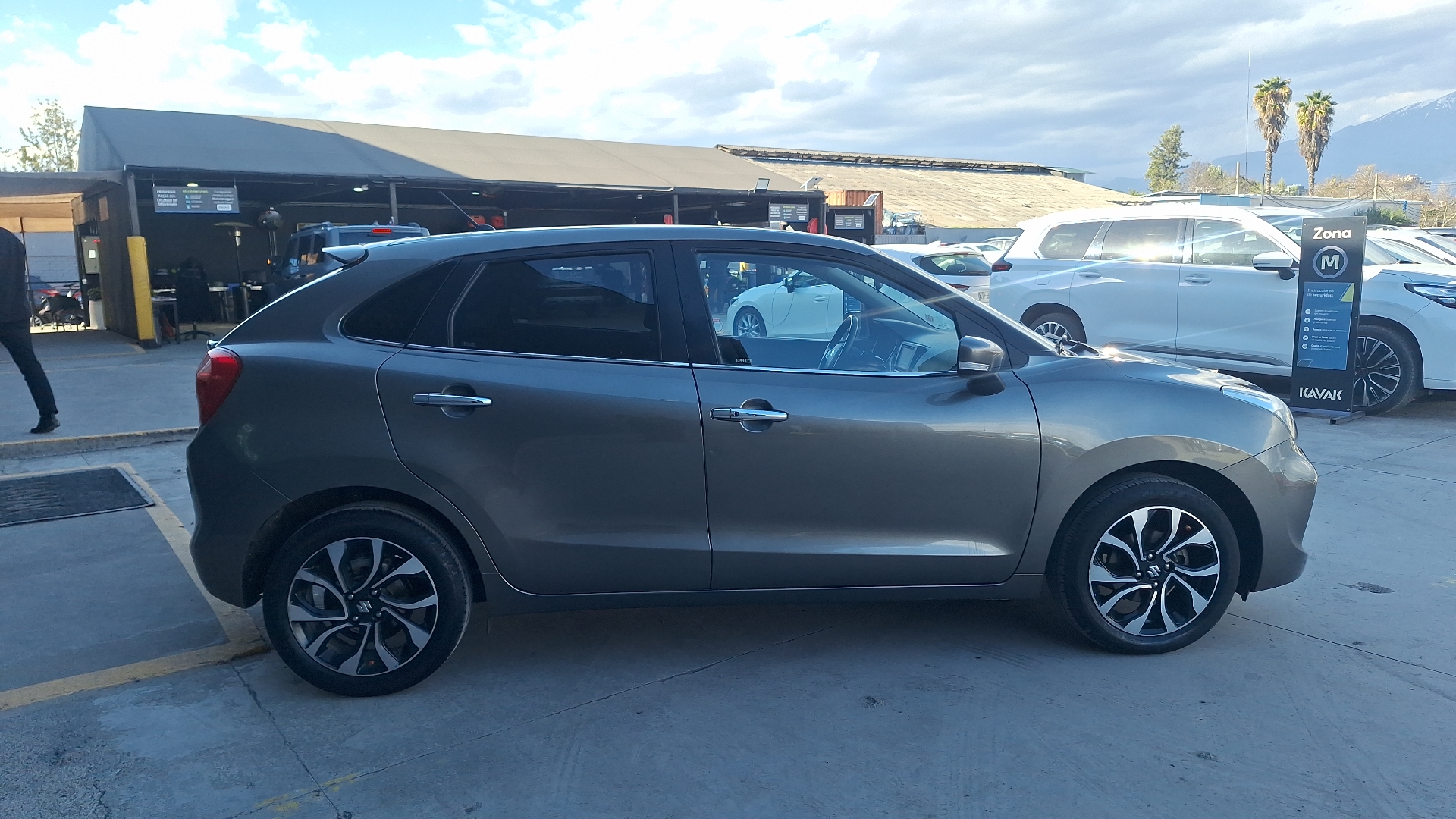 Suzuki Baleno — foto 5 de 15