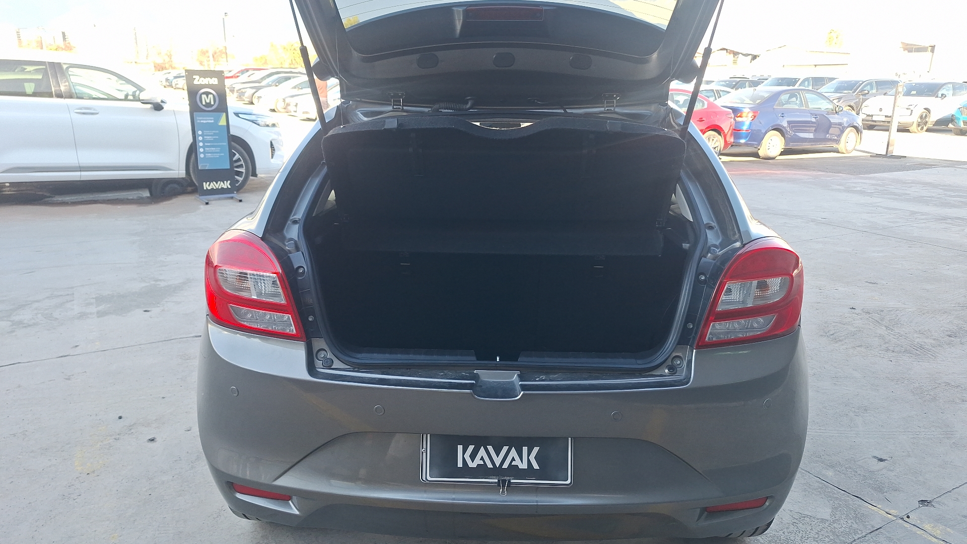 Suzuki Baleno — foto 4 de 15