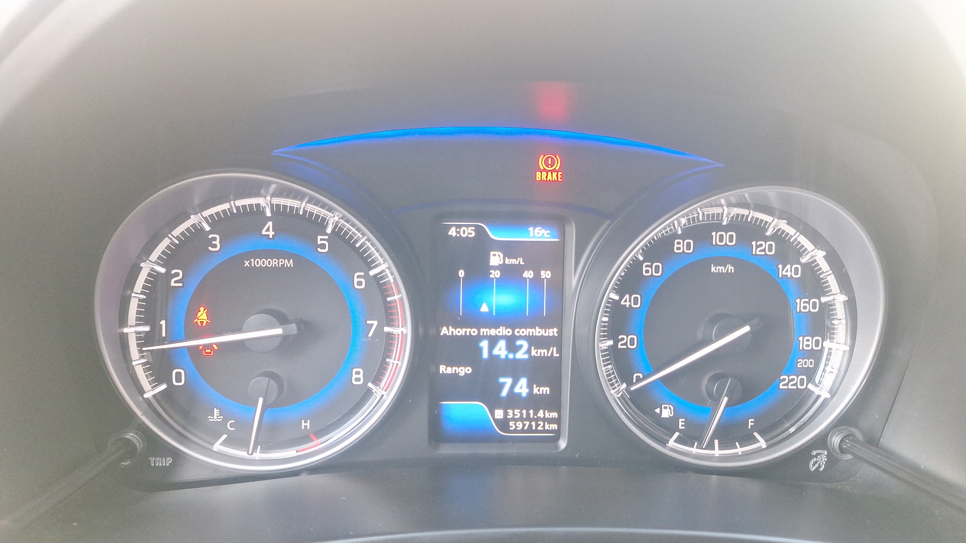 Suzuki Baleno — foto 9 de 15