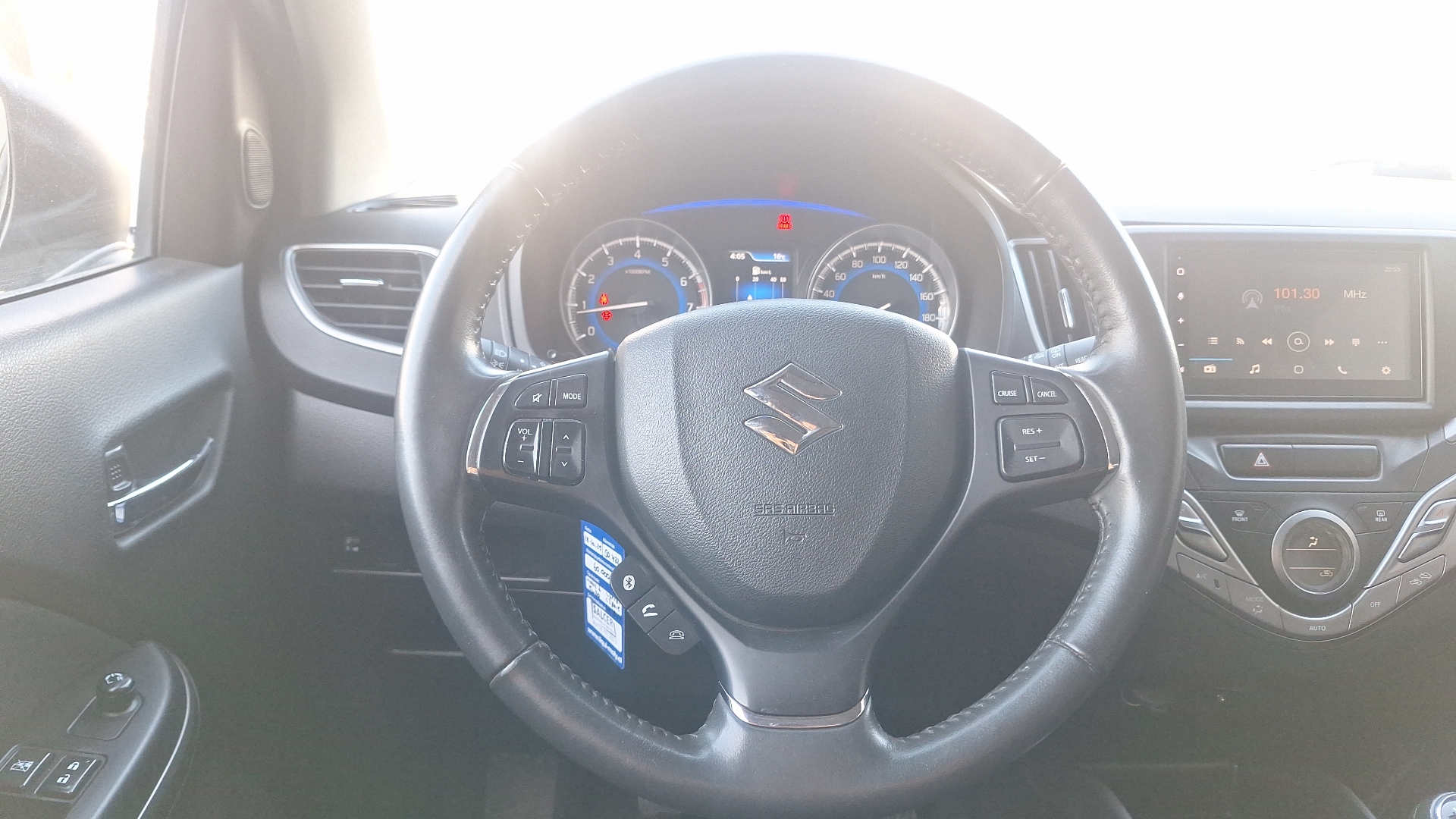 Suzuki Baleno — foto 8 de 15