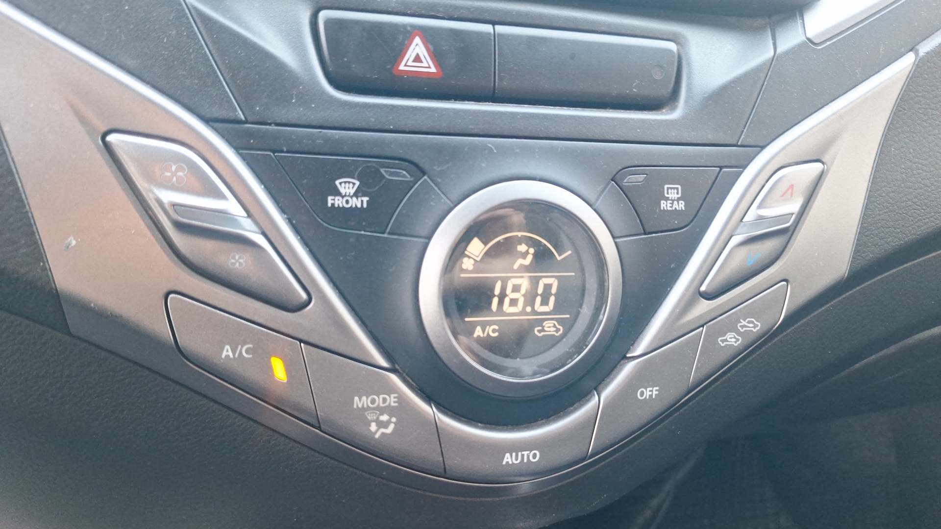 Suzuki Baleno — foto 15 de 15