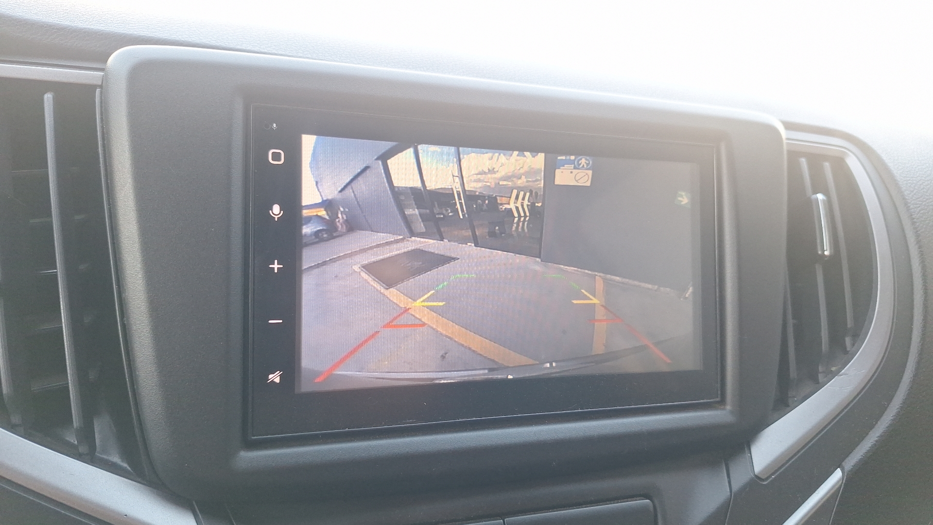 Suzuki Baleno — foto 12 de 15