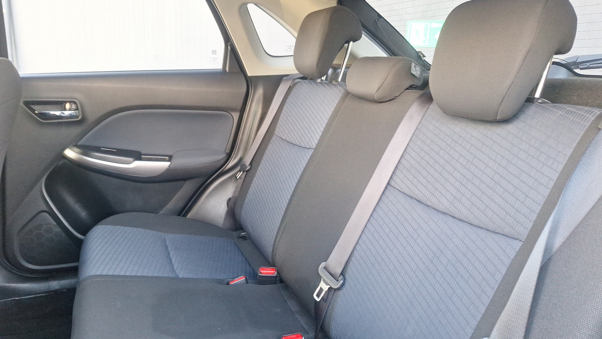Suzuki Baleno — foto 13 de 15