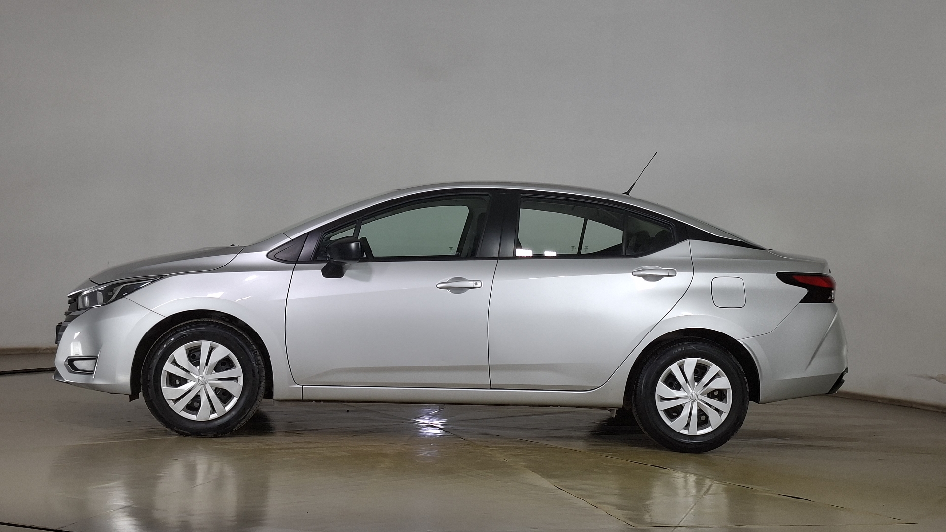 Nissan Versa — foto 7 de 16