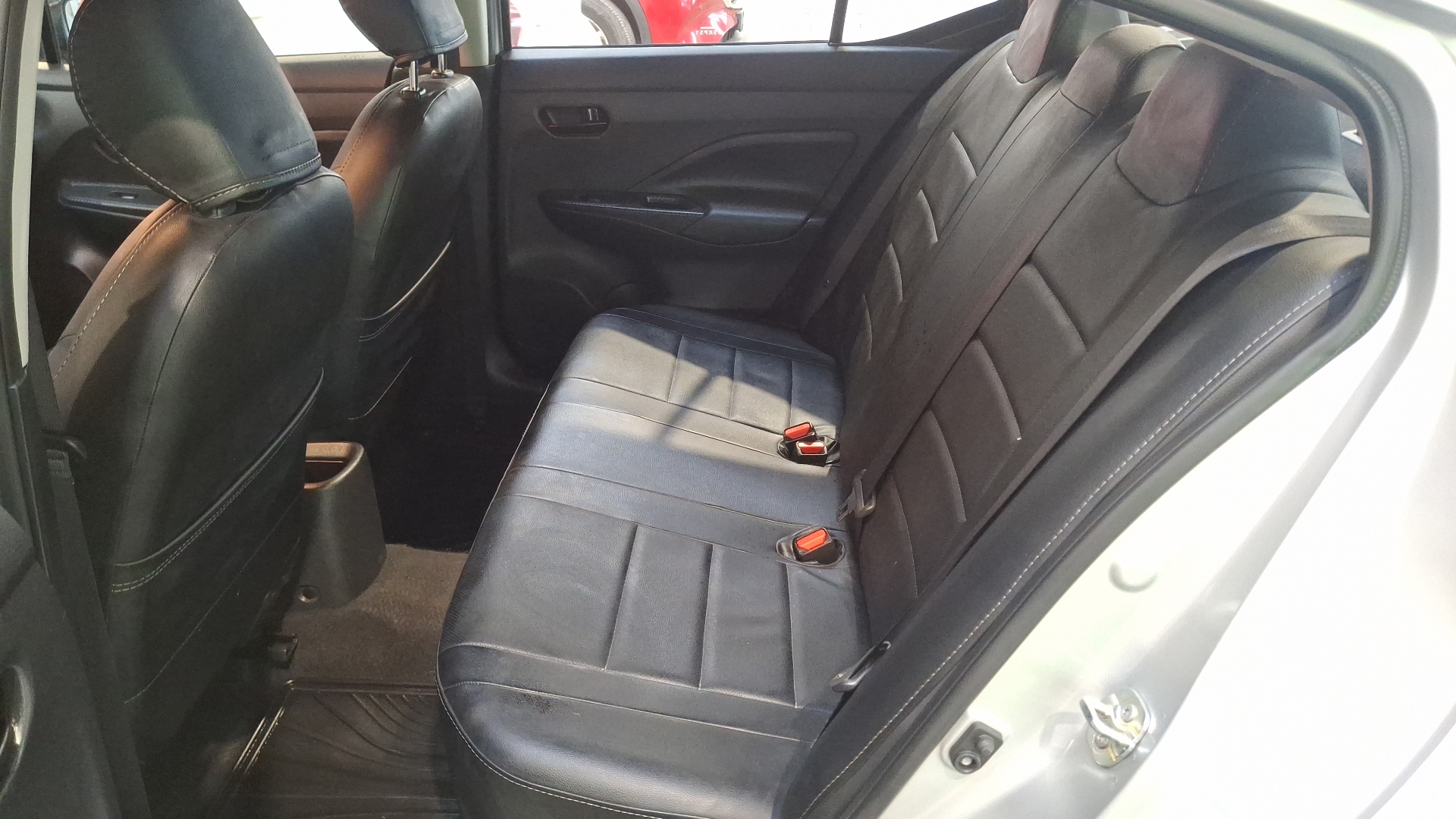 Nissan Versa — foto 14 de 16