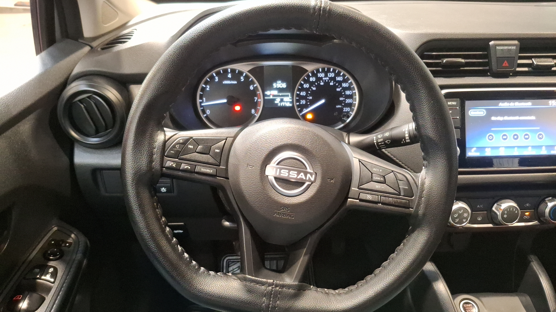 Nissan Versa — foto 8 de 16