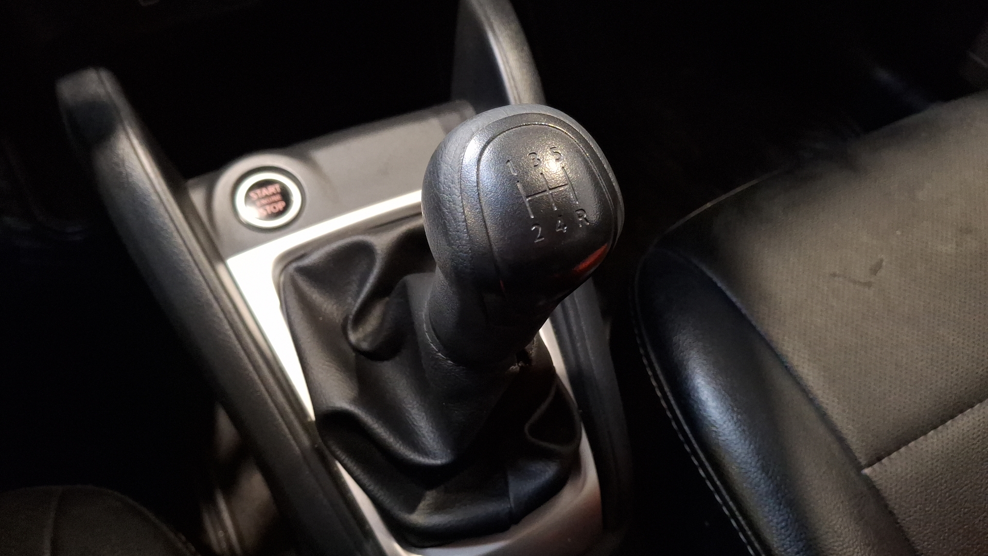 Nissan Versa — foto 11 de 16