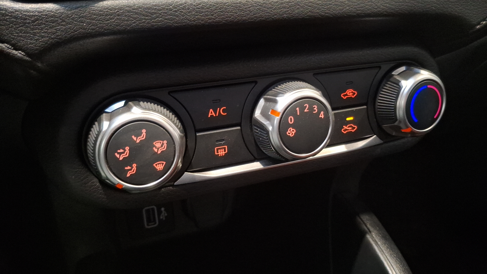 Nissan Versa — foto 15 de 16
