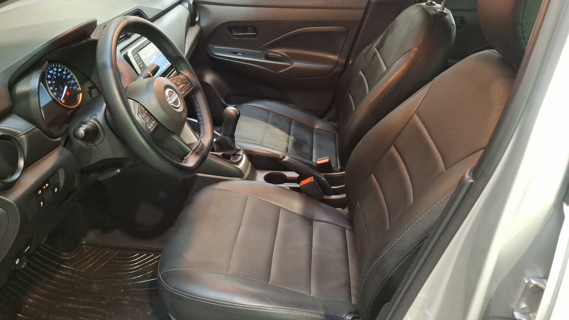 Nissan Versa — foto 13 de 16